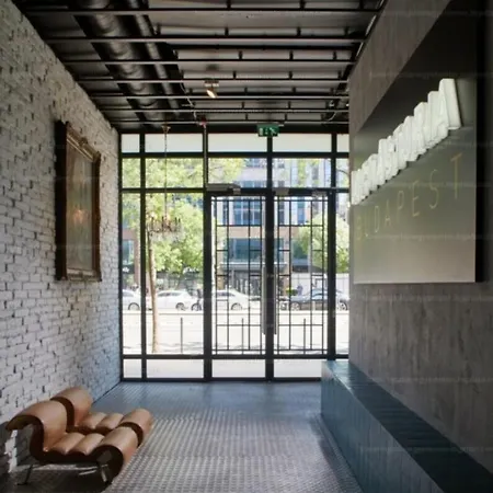 Heart Of Center With Ac/super Bright !! Apartment *