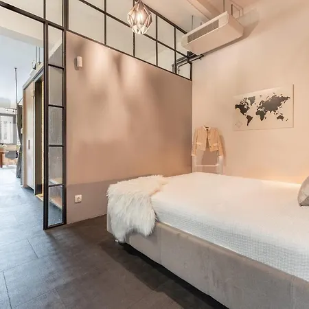 Apartament Heart Of Center With Ac/super Bright !! *